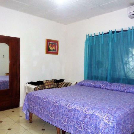 Yard Style Hotel Kingston Bagian luar foto