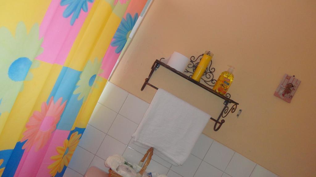 Yard Style Hotel Kingston Ruang foto
