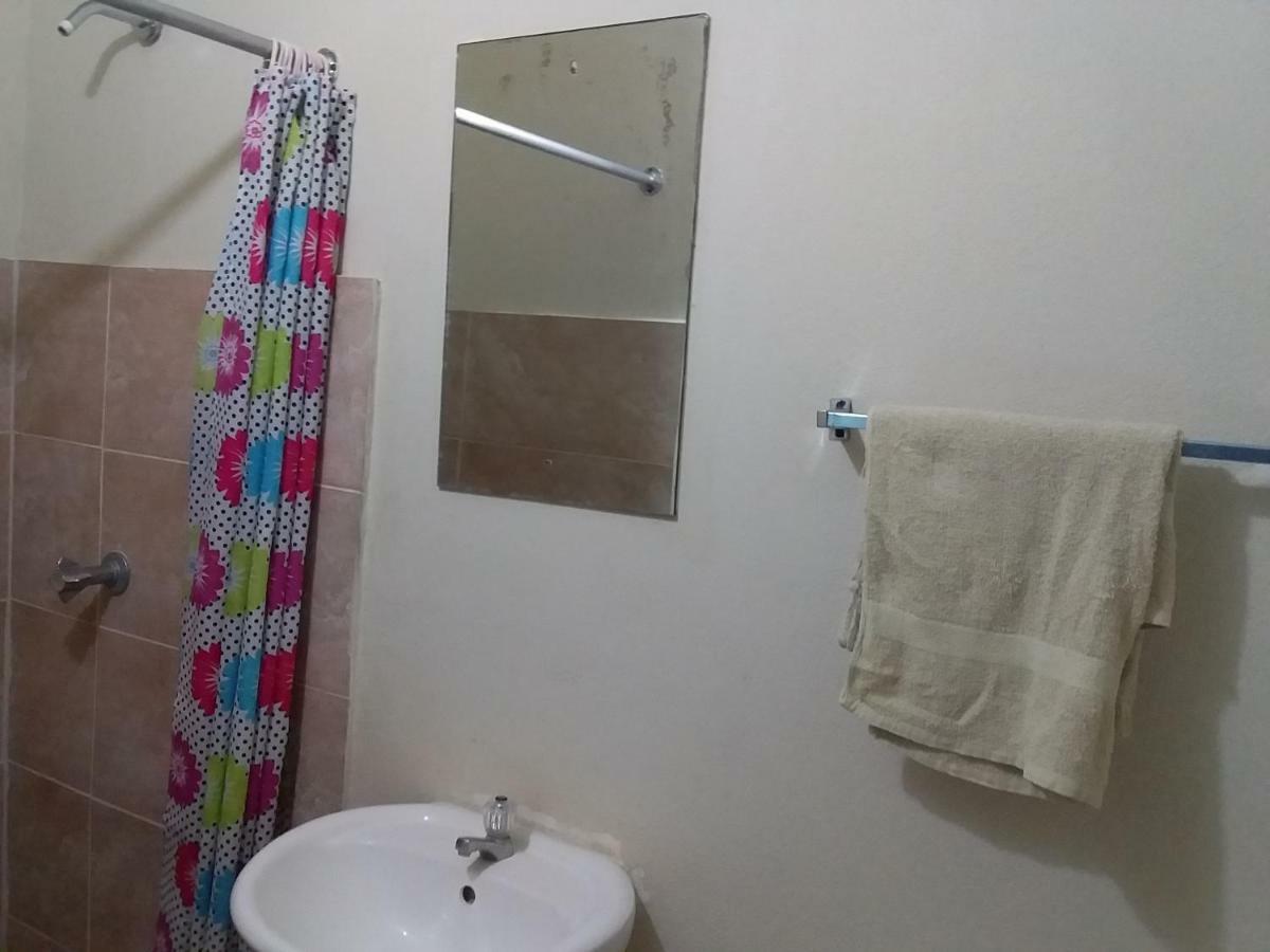 Yard Style Hotel Kingston Ruang foto