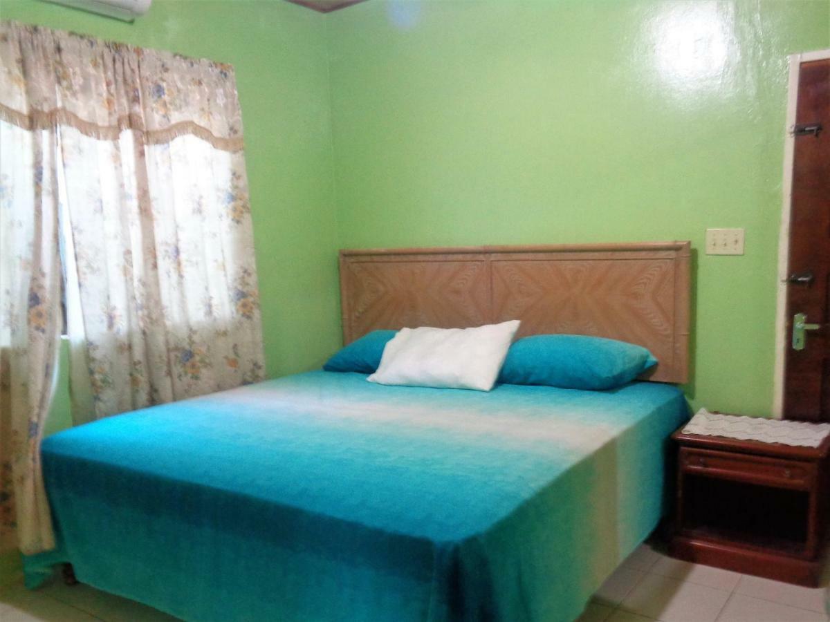 Yard Style Hotel Kingston Bagian luar foto