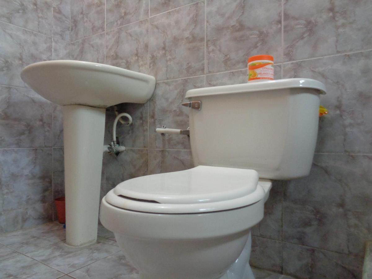 Yard Style Hotel Kingston Ruang foto